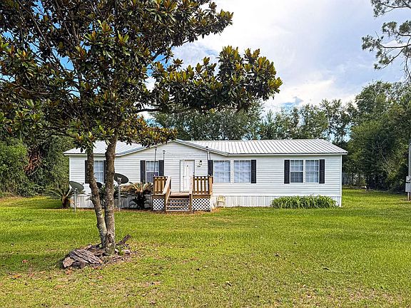 2nd image of 338 NE Kel Ln