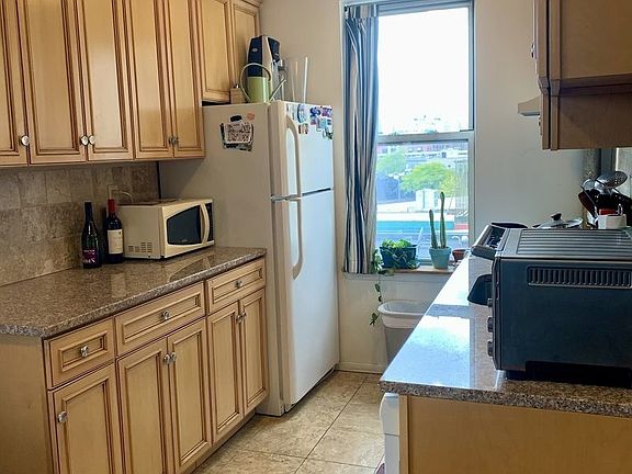 3rd image of 2846 34th St APT 4F