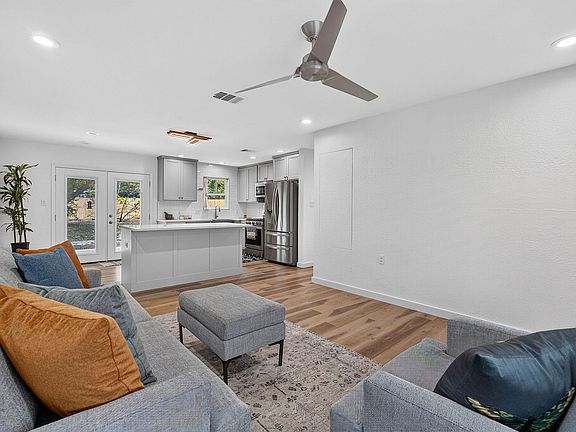 4th image of 204 Chippendale Ave