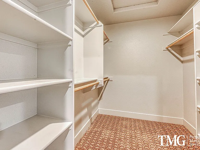 2519 NE 85th Cir — Photo 22