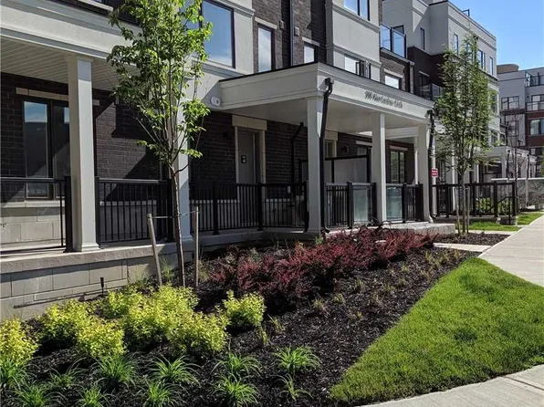 300 Alex Gardner Cir, Aurora, ON