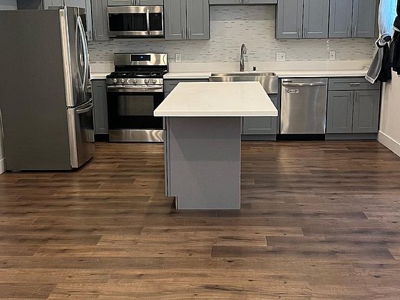 4th image of 6211 Farmdale Ave