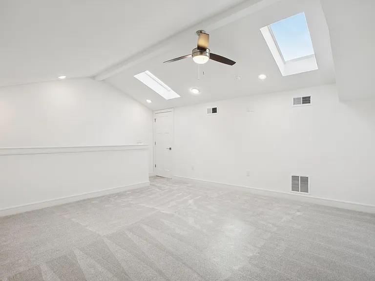 302 Tesla Cir — Photo 24