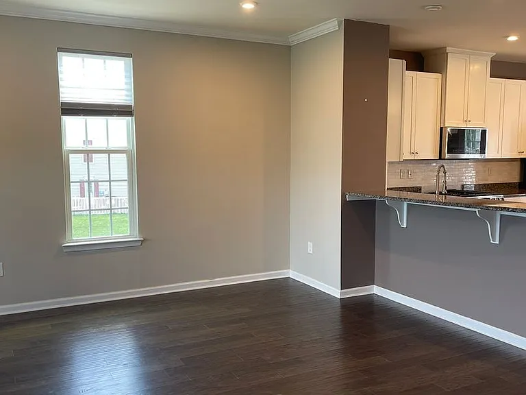 331 S Parkway Dr — Photo 32