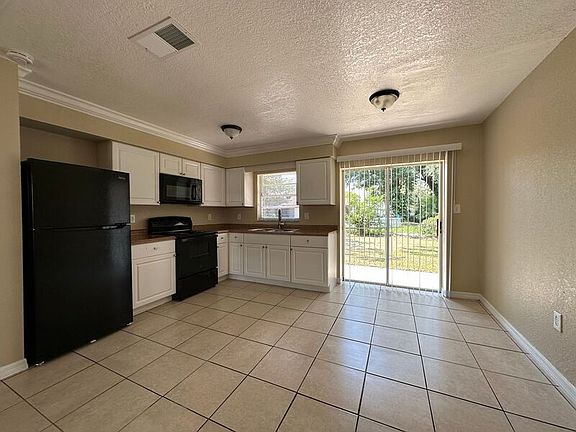 5th image of 2806 Mineola Dr
