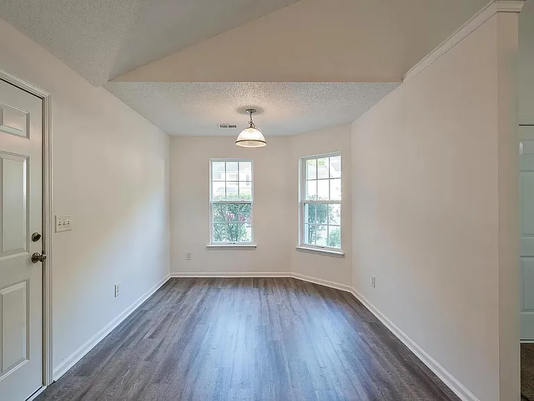 203 Trickle Dr — Photo 5