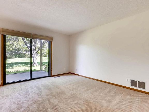 3rd image of 1001 Heritage Ct E