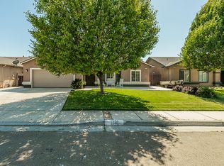 1541 Odessa St, Dinuba, CA 93618