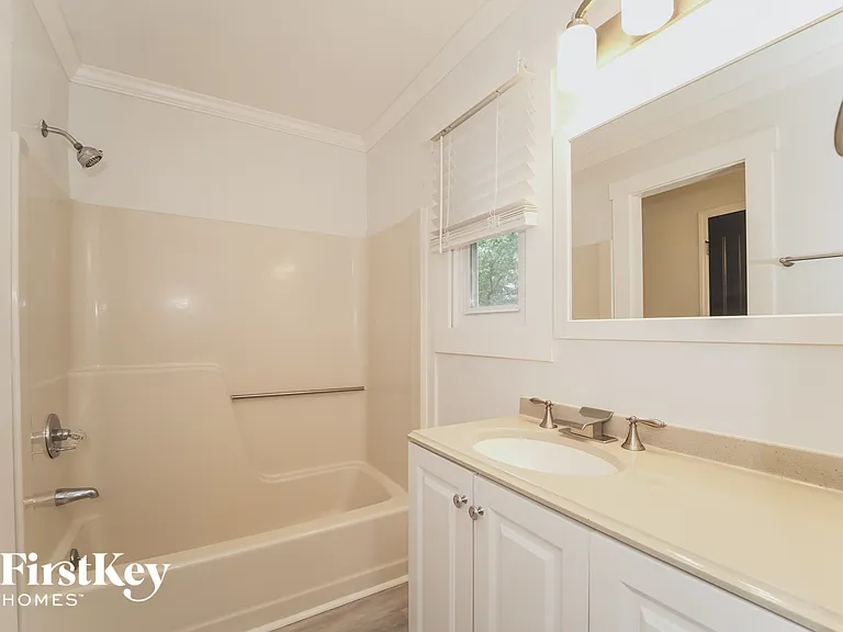 4039 Seaforth Dr — Photo 10