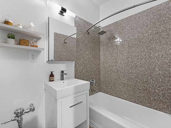 5th image of 102 W 80th St #19A