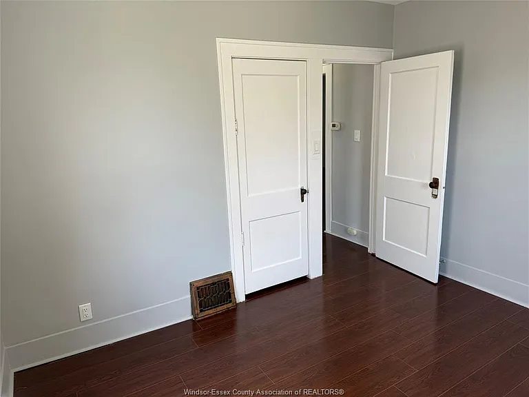 1814 Cadillac St — Photo 12