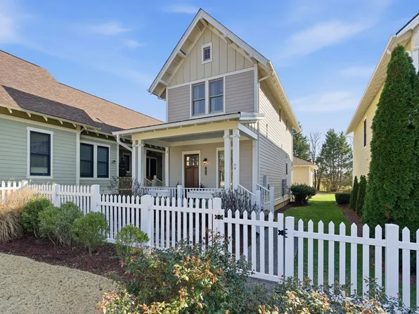 1073 Rochelle Ave, Thompsons Station, TN 37179
