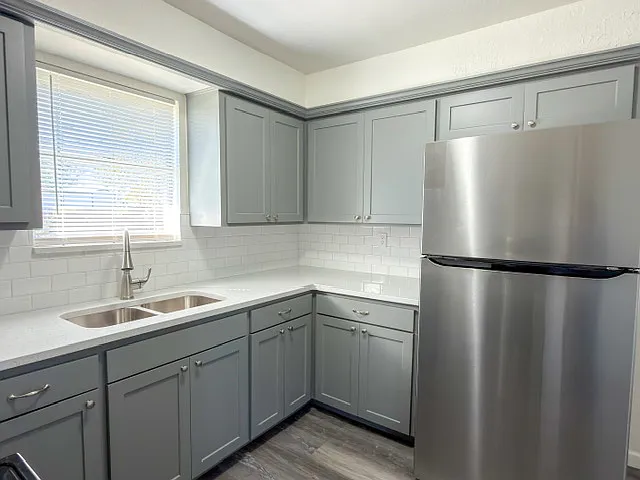 4 bed, 1300 sqft, $1,050 — Photo 2