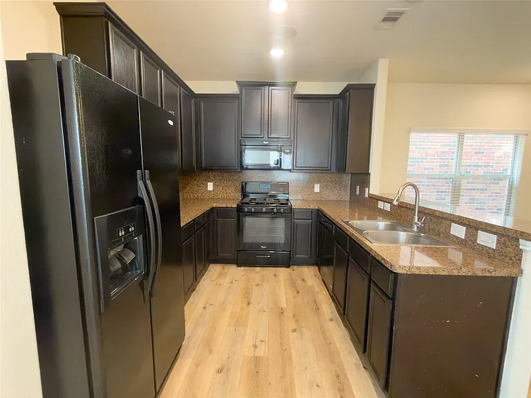 17035 Amarose Dr — Photo 11