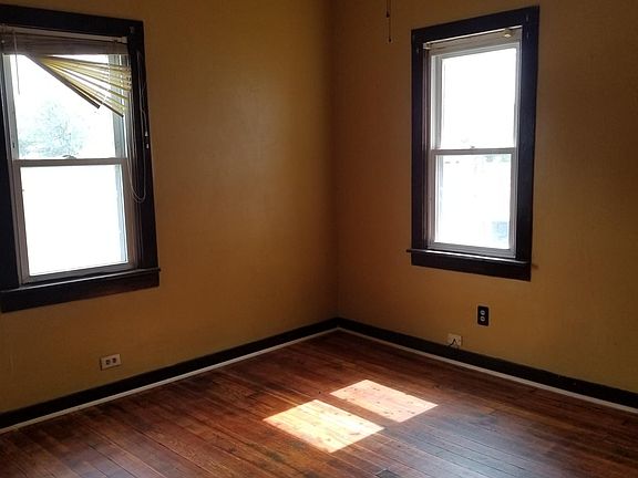 3rd image of 212 E College St