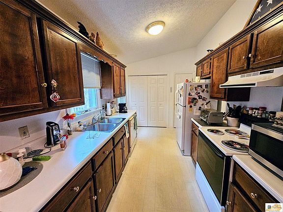 3rd image of 108 Trista Ln