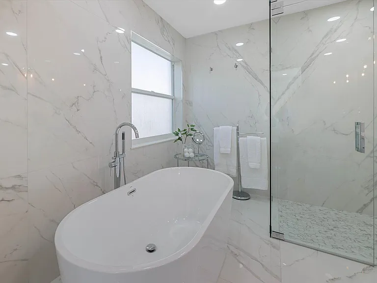 4145 Bahia Isle Cir — Photo 25