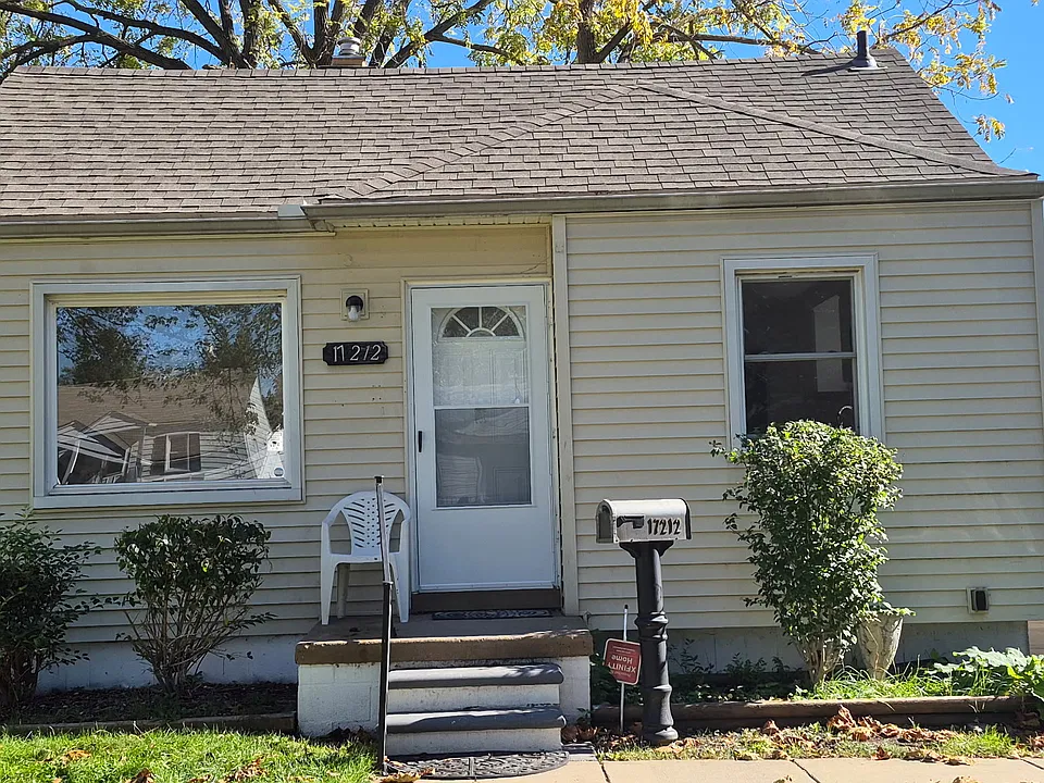 17212 Wall St