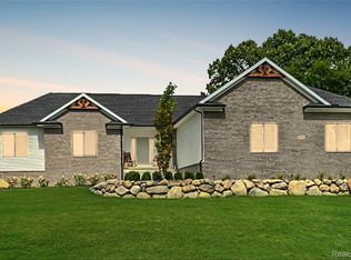 2995 Secluded Pnes, Oxford, MI 48371