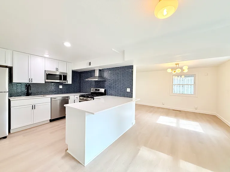 1132 S 33rd St #4 — Photo 4