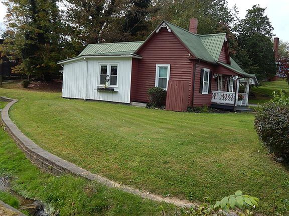 2nd image of 405 McArthur St