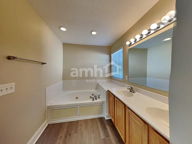 516 Longview St — Photo 11