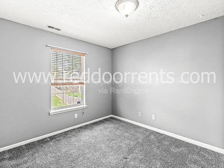 1522 Lake Point Ln N — Photo 22
