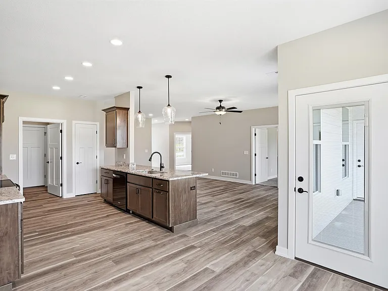 1044 Stonehaven Dr — Photo 10