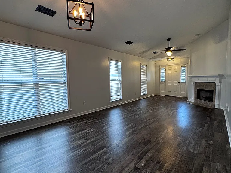 1801 Young Pointe Blvd — Photo 7