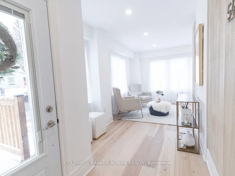 54 Queen St N — Photo 3