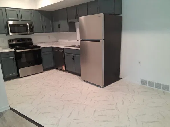 628 Whites Rd APT 8, Kalamazoo, MI 49008