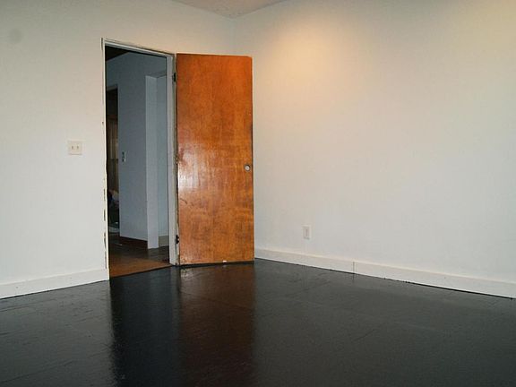 5th image of 1075 Quarry Ave NW