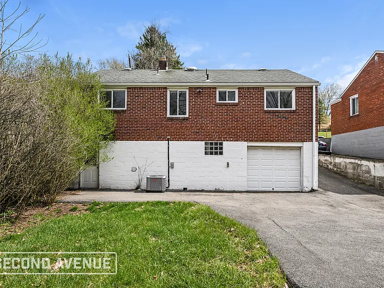 220 Briarwood Dr — Photo 21