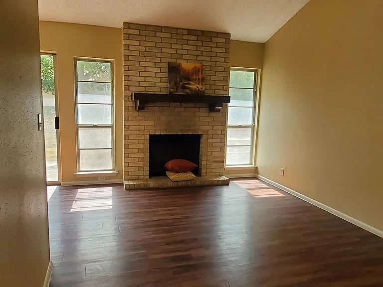 Great room with high ceilings