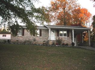 4 White Oak Cir, Ware Shoals, SC 29692