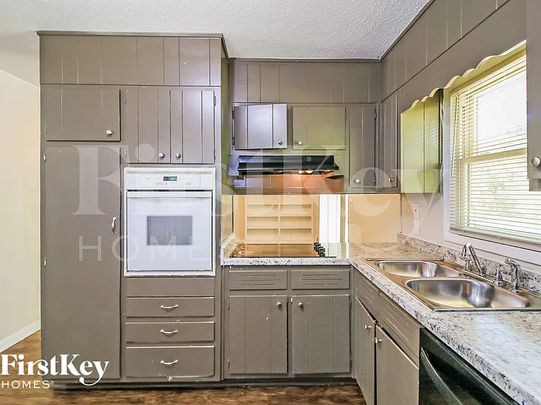 3966 Emerald North Dr — Photo 9