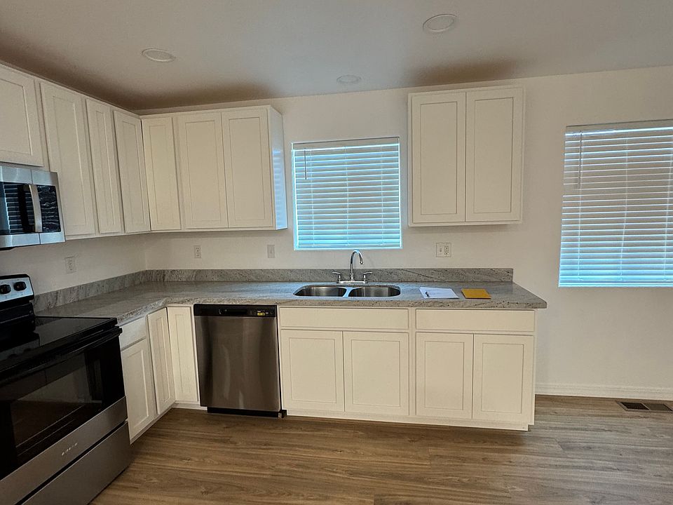 1st image of 402 W Railroad St #3