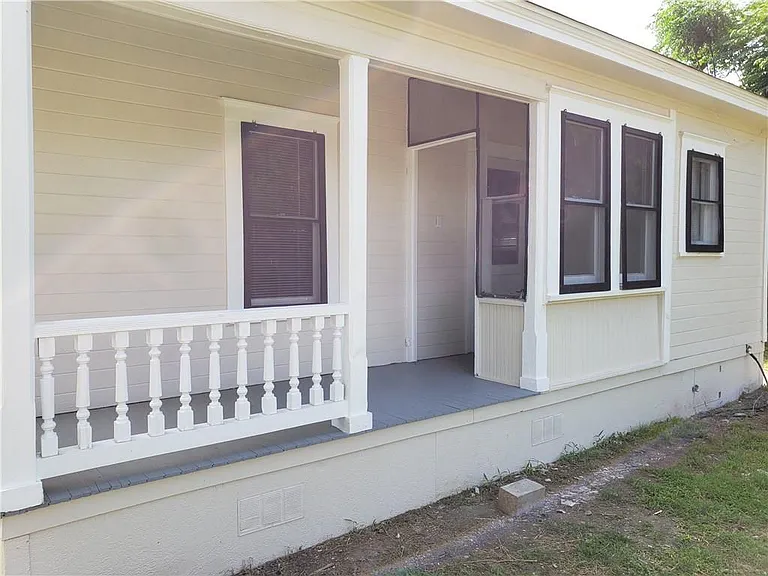 1405 Waller St — Photo 3