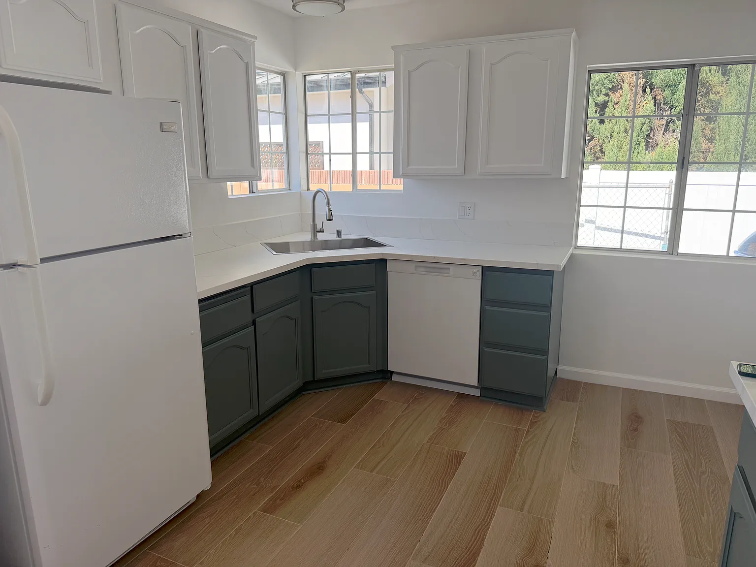 4943 Petit Ave — Photo 2