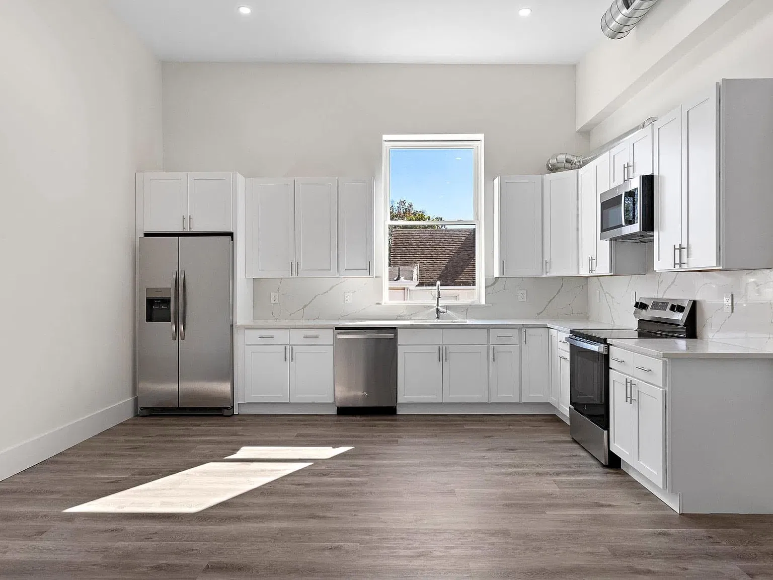 2 bed, 2.0 bath, 1000 sqft, $3,100 — Photo 3