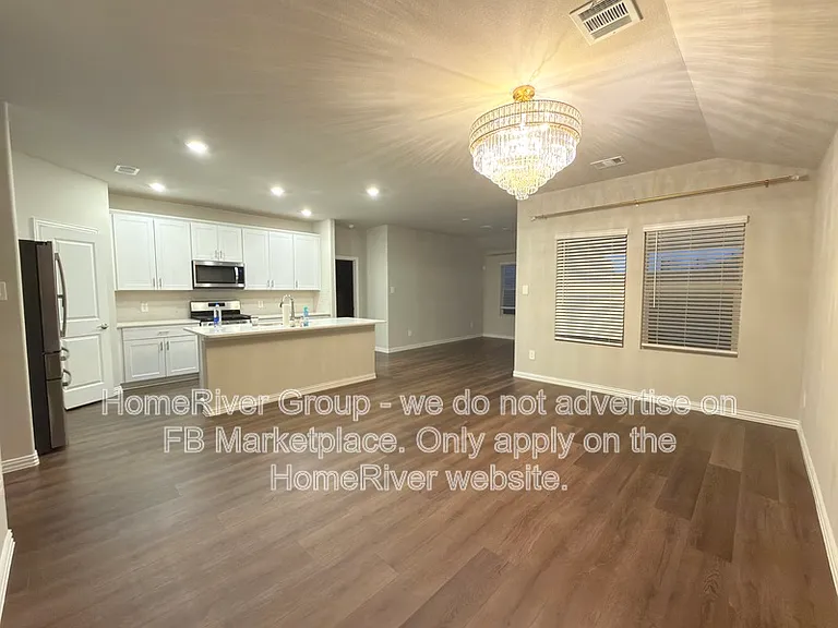 2385 Aspen Hill Dr — Photo 3
