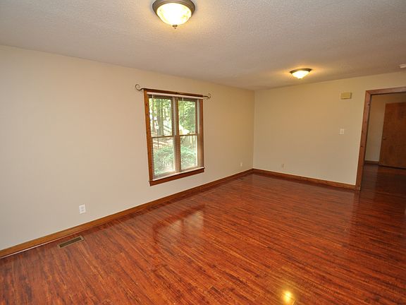 2nd image of 129 Carmichael Ct #18A