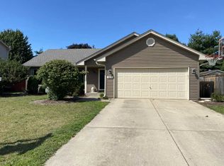 513 Pinewood Dr, North Aurora, IL 60542
