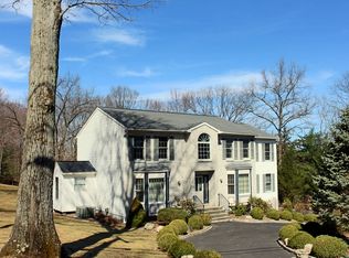 4 Fox Den, Danbury, CT 06811