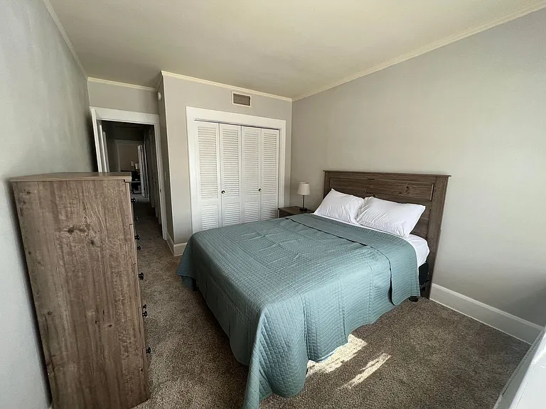 600 E 21st St #4 — Photo 8