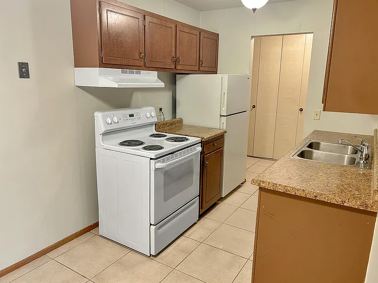 Tradewinds Apartments — Photo 12