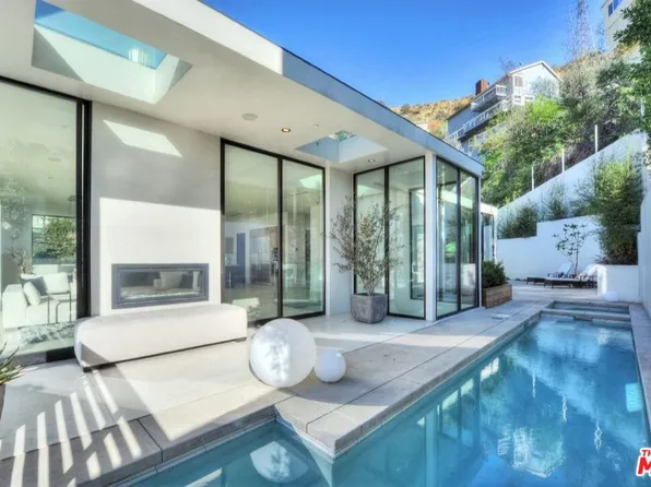 1516 N Forest Knoll Dr, Los Angeles, CA 90069