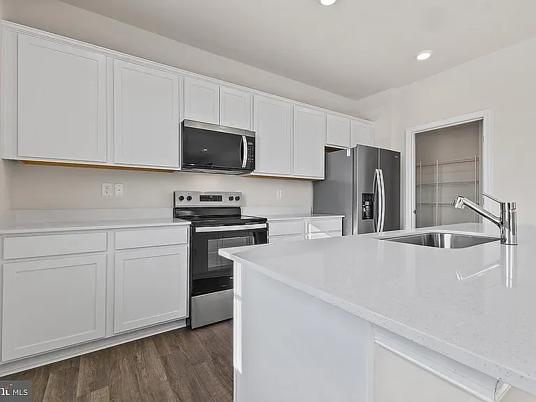 574 Atkinson St — Photo 28