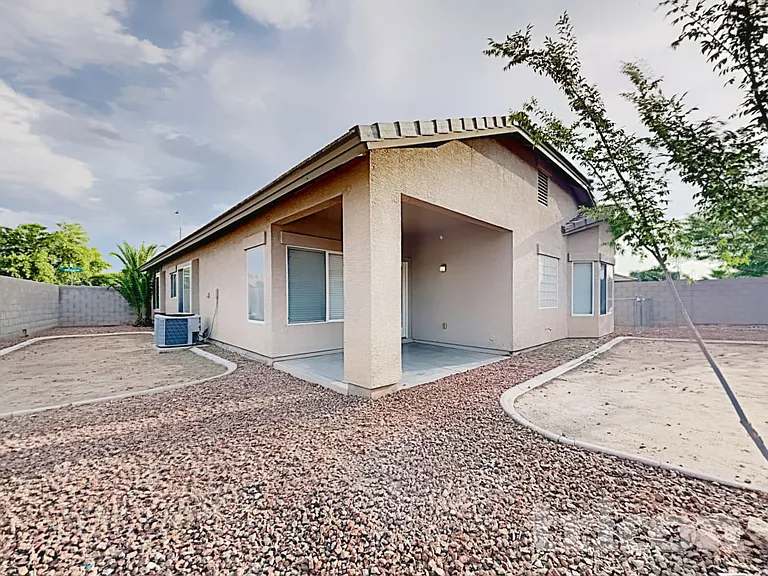 11717 W Jackson St — Photo 15