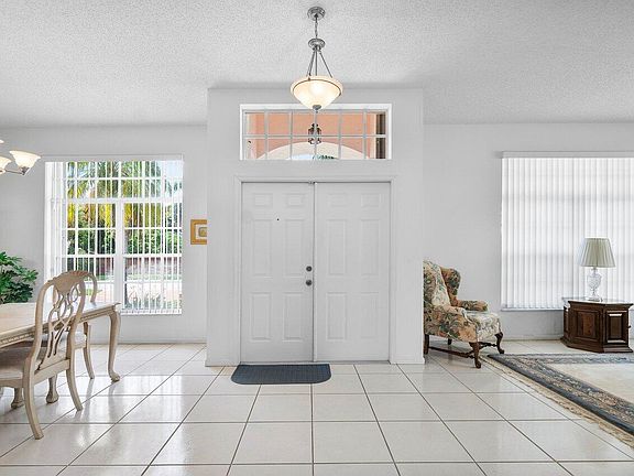 5th image of 5609 Marseilles Port Lane